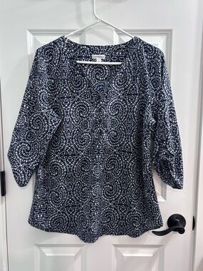 Women’s Croft & Barrow Tunic Geometric Pattern White and Dark Blue Size L